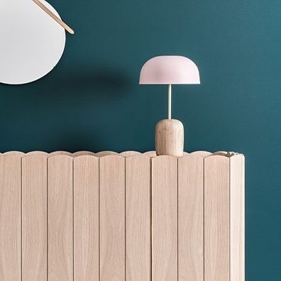 Lampe de table - NINA - Harto - en laiton / en métal laqué / en chêne