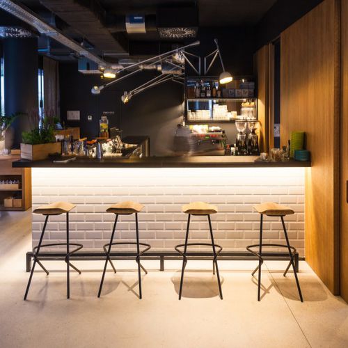 Tabouret de bar contemporain - STRAIN - prostoria - en bois massif / avec piètement en acier / professionnel