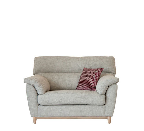 Fauteuil contemporain - ADRANO : SNUGGLER - ercol - en tissu / en chêne / à coussins