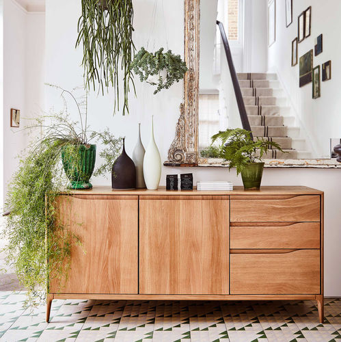 Buffet contemporain - ROMANA - ercol - en chêne / avec étagère