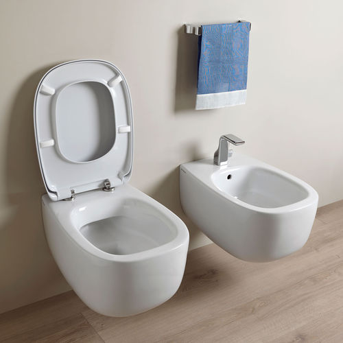 WC suspendu - BONOLA GOCLEAN®  - FLAMINIA - en céramique / résidentiel / allongé