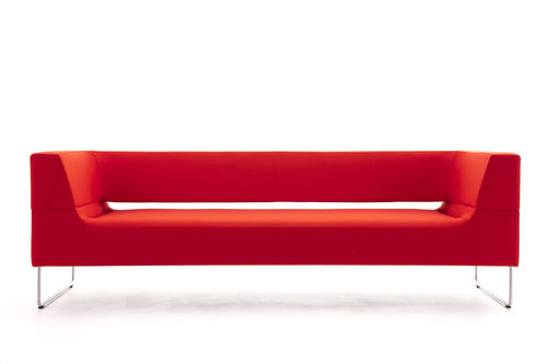 Canapé contemporain - HAL - LK Hjelle - en tissu / rouge / pour établissement public