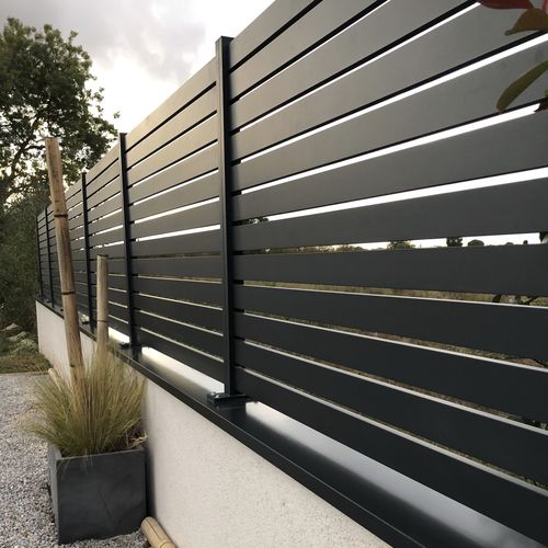Clôture à lames - SWEET GARDEN SG02 - AXIUM solutions aluminium - de jardin / en aluminium / contemporaine