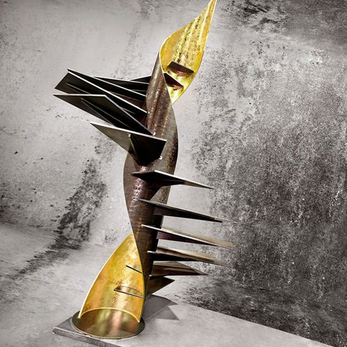 Escalier en colimaçon - SKULPTURA : "LEAF" GOLD - Officine Sandrini - à marches en métal / structure en métal / résidentiel
