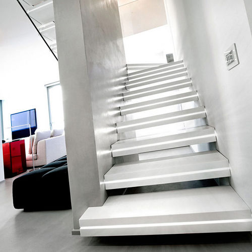 Escalier demi-tournant - LUXO - Officine Sandrini - à marches en composite / résidentiel / professionnel