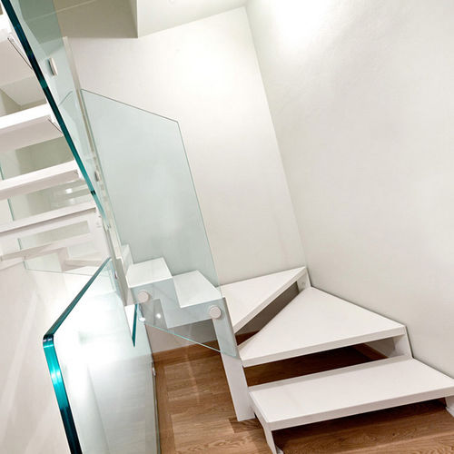 Escalier quart tournant - VISTA ZETA - Officine Sandrini - à marches en verre / structure en métal / résidentiel