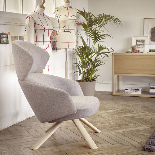 Fauteuil contemporain - EZTIA - SOKOA - en tissu / en chêne / avec dossier haut