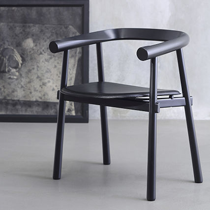 Chaise contemporaine - ALTAY  - Coedition - d'intérieur / en cuir / avec piètement en hêtre