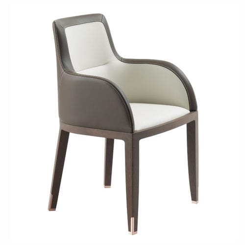 Fauteuil visiteur contemporain - DEKA  - DIMENSIONE CHI WING LO - en tissu / en cuir / en chêne naturel