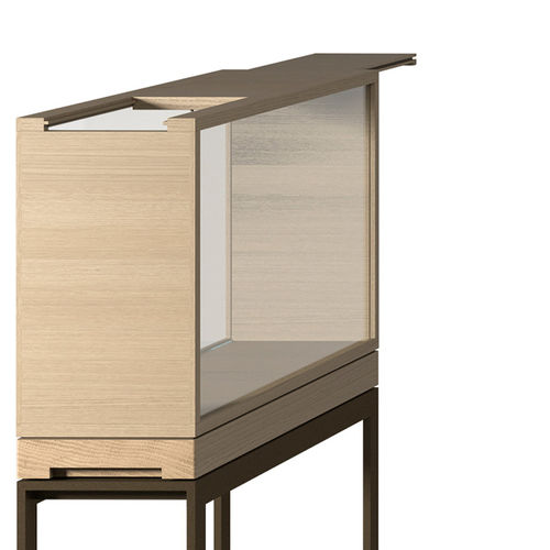 Vitrine contemporaine - DORO  - DIMENSIONE CHI WING LO - en verre / en chêne naturel / en sucupira