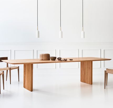 Table contemporaine - TEN - DK3 - en chêne / en noyer / avec piètement en chêne