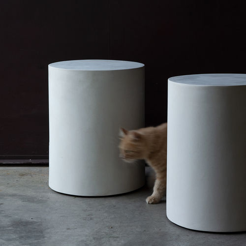 Table basse design minimaliste - LAND.40 SPECIAL - LOVECEMENT - en fibro-ciment / avec piètement en béton fibré / ronde