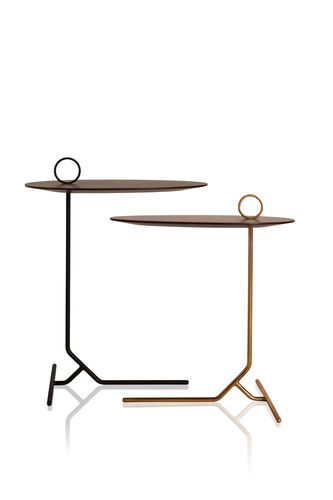 Table d'appoint contemporaine - ASTI - SOLLOS - en métal laqué / triangulaire / résidentielle