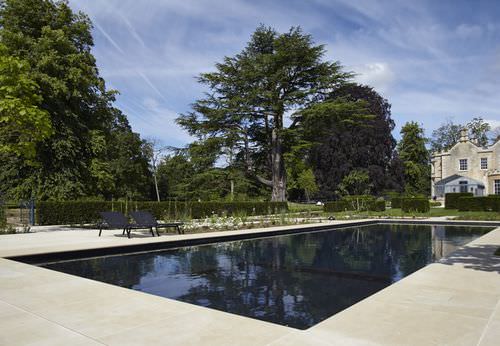 Piscine d'extérieur - GLOUCESTERSHIRE - GUNCAST SWIMMING POOLS - enterrée / en pierre / avec couverture intégrée