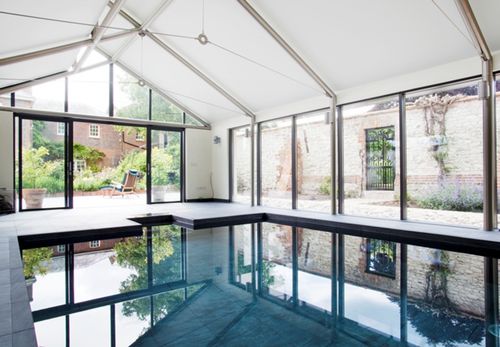Piscine sur mesure - OXFORDSHIRE - GUNCAST SWIMMING POOLS - d'intérieur / enterrée / en béton