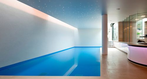 Piscine couloir de nage - SOUTH LONDON - GUNCAST SWIMMING POOLS - d'intérieur / enterrée / en béton