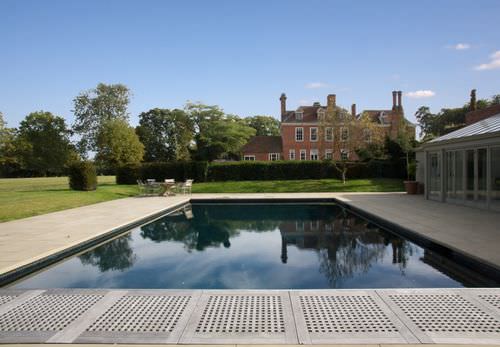 Piscine d'extérieur - HERTFORDSHIRE - GUNCAST SWIMMING POOLS - enterrée / en verre / en mosaïque