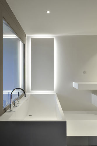 Salle de bain contemporaine - 2 - V-korr Creative Surface - en Solid Surface