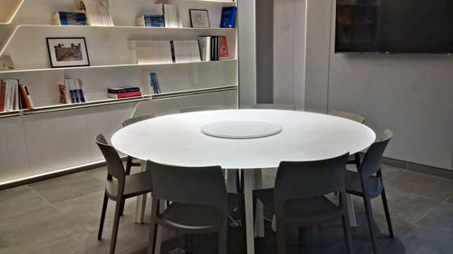 Table de conférence contemporaine - 2 - V-korr Creative Surface - en Solid Surface / ronde / professionnelle
