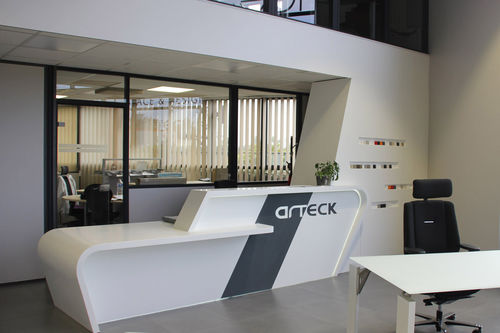 Banque d'accueil en Solid Surface - 4 - V-korr Creative Surface