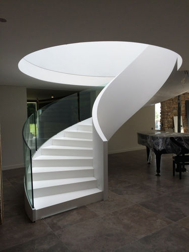 Escalier hélicoïdal - V-korr Creative Surface - à marches en métal / contemporain / avec contremarche