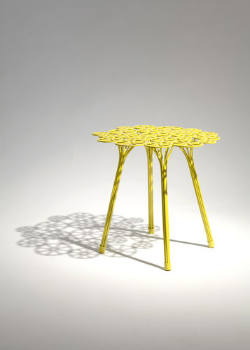 Table d'appoint design original - ESTRELA - A lot of Brasil - en acier / ronde / résidentielle