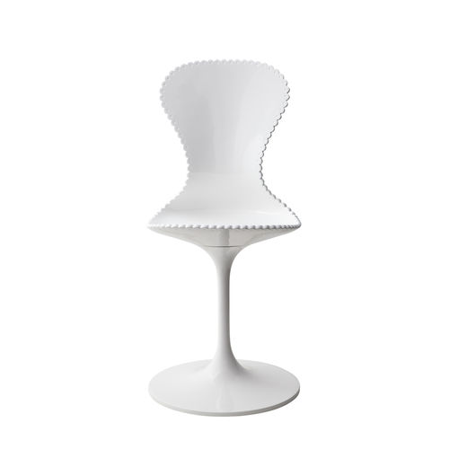 Chaise contemporaine - MAID - A lot of Brasil - d'intérieur / en acier / piètement central