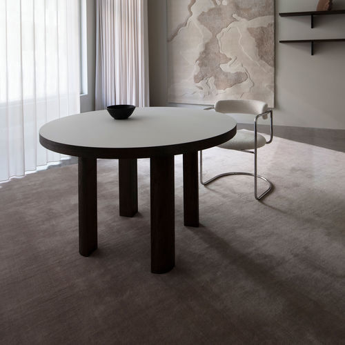 Table contemporaine - QUARTER - Friends & Founders - en placage de bois / en stratifié / avec piètement en bois massif