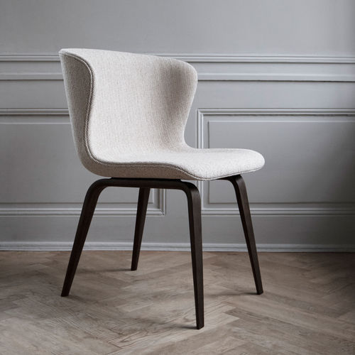 Chaise contemporaine - PIPE - Friends & Founders - d'intérieur / en tissu / avec piètement en bois