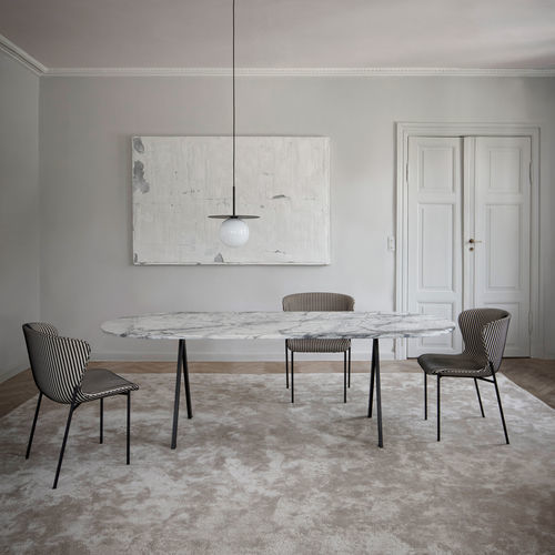 Table contemporaine - SAW  - Friends & Founders - en bois massif / en marbre / avec piètement en métal