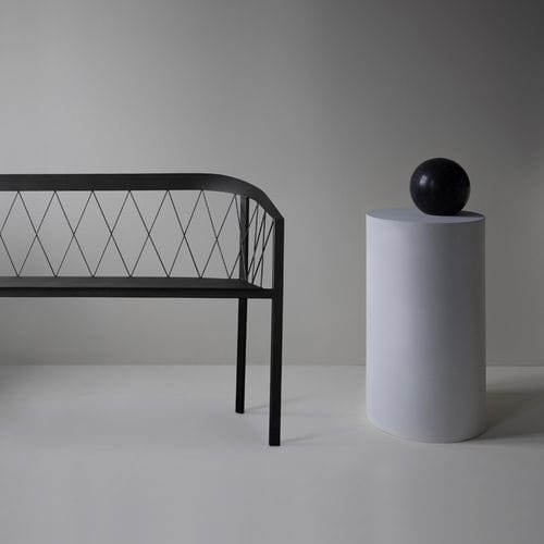 Banc de jardin contemporain - OUR BENCH - Friends & Founders - en métal / avec dossier / avec accoudoirs