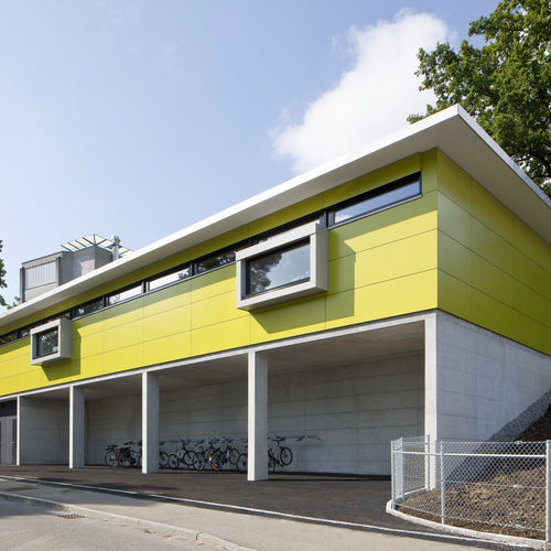 Bardage pour façade ventilée - CELLON - NURSERY SCHOOL ADLISWIL - Bruag Design Factory AG - en panneaux / en HPL / lisse
