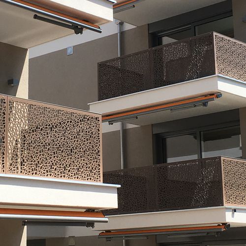 Garde-corps en HPL - P-ECO MFH Sonnenbergstrasse Abtwil - Bruag Design Factory AG - à panneaux / d'extérieur / pour balcon