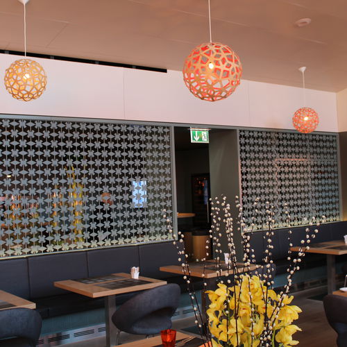 Panneau décoratif pour cloison - HOSPITAL HIRSLANDEN RESTAURANT - Bruag Design Factory AG - en HPL / perforé