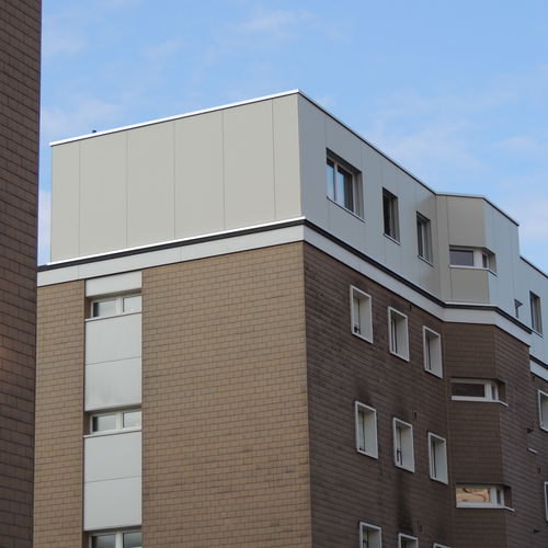 Bardage en panneaux - CELLON - STADTBACHSTRASSE BADEN - Bruag Design Factory AG - en composite / en HPL / lisse