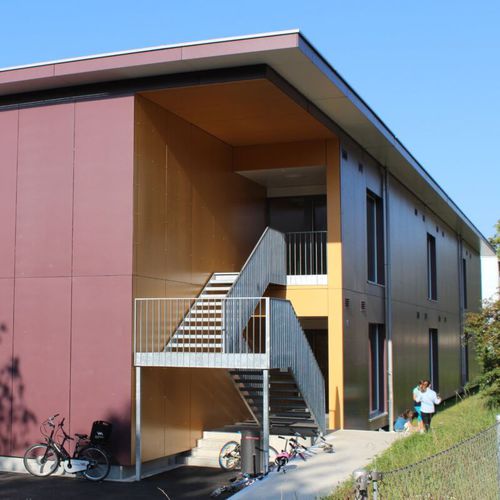 Bardage en panneaux - CELLON - SCHOOLS WINTERTHUR - Bruag Design Factory AG - en composite / en HPL / lisse