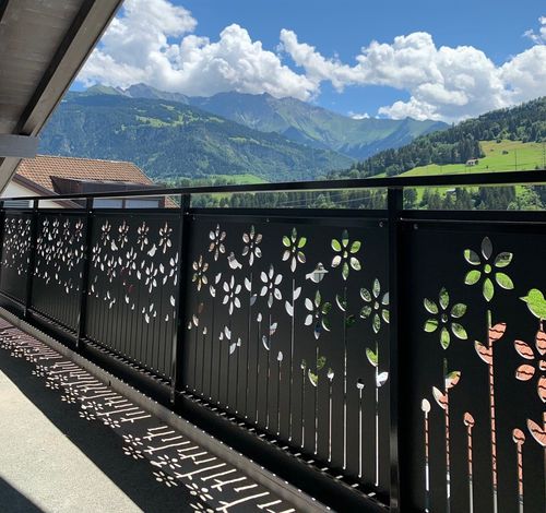 Garde-corps en HPL - CELLON MFH STRADA ILANZ - Bruag Design Factory AG - à panneaux / de type balustrade / d'intérieur