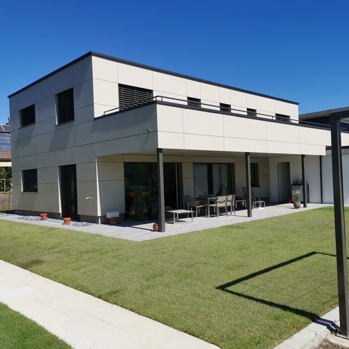 Bardage en panneaux - CELLON - EFH ZIHLSCHLACHT - Bruag Design Factory AG - en HPL / perforé / laqué