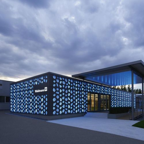 Bardage en panneaux - CELLON - WALDMANN VILLINGEN-SCHWENNINGEN - Bruag Design Factory AG - en composite / en HPL / lisse