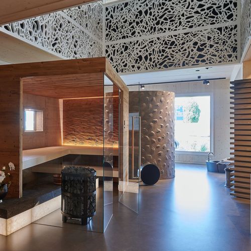Garde-corps en MDF - FITNESS-PARTNER THAL - Bruag Design Factory AG - à panneaux / de type balustrade / découpé au laser