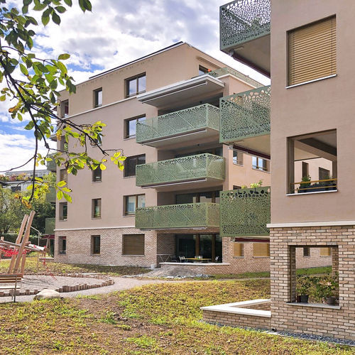 Garde-corps en HPL - CELLON - MFH Döltschiweg Zürich - Bruag Design Factory AG - à panneaux / d'extérieur / pour balcon