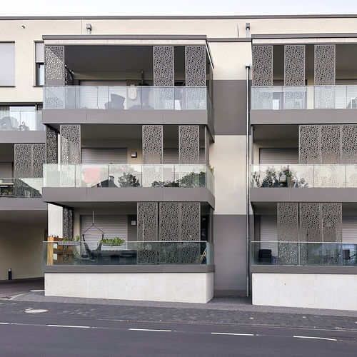 Brise-soleil en HPL - CELLON -Wohnpark St. Maximin Bitburg - Bruag Design Factory AG - pour façade / vertical / coulissant