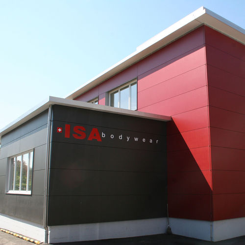 Bardage pour façade ventilée - FORMBOARD TOP PINE - ISA BODYWEAR AMRISWIL - Bruag Design Factory AG - en panneaux / en fibre de bois / lisse