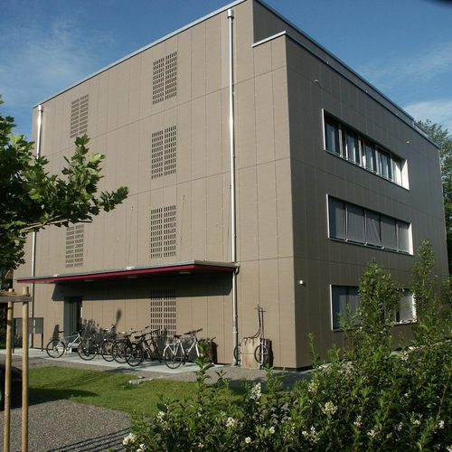 Bardage pour façade ventilée - FORMBOARD TOP PINE - MEHRFAMILIENHAUS LENZBURG - Bruag Design Factory AG - en panneaux / en fibre de bois / lisse