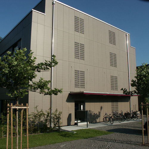 Bardage perforé - FORMBOARD TOP PINE - MULTI FAMILY HOUSE LENZBURG - Bruag Design Factory AG - en panneaux / en fibre de bois / de grand format