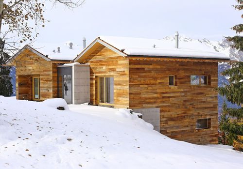 Maison en bois massif empilé - SmartLog™ - KONTIO - écologique / antisismique / contemporaine