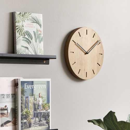 Horloge contemporaine - WATCH:OUT - Applicata - murale / analogique / en chêne