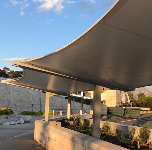 Structure tendue sur ossature métallique - HOTEL PALM BEACH MARSEILLE - Eugreb Invest - pour abri de voiture / avec membrane en pvc / pour hôtel