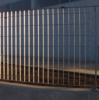 Clôture en grille métallique - CLASSIC : AURORA 2 - Libra Industriale spa - industrielle / en acier galvanisé / modulaire