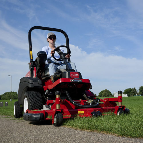 Tondeuse à gazon autoportée - 31800 - Toro Compan - professionnelle / diesel / autotractée